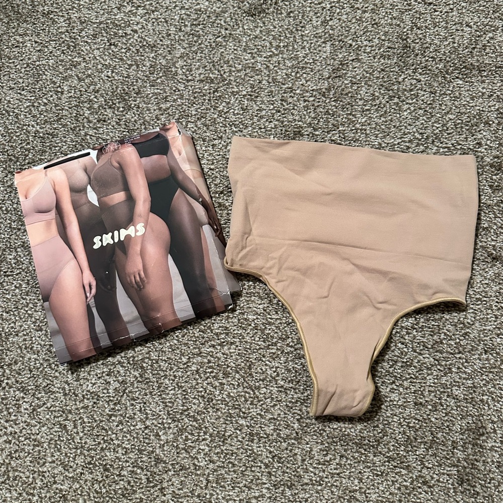NWT Skims core control thong in Clay L/XL